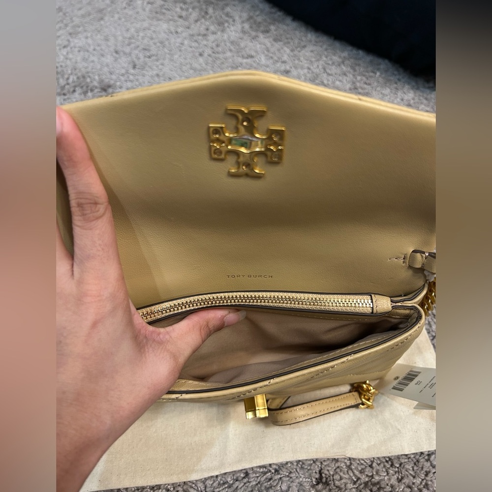 ****SOLD*****Tory Burch Kira Chevron Chain Wallet - Desert Dune - Picture 6 of 10